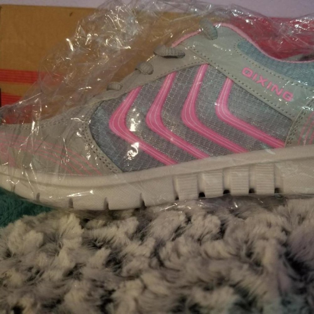 *NWT* GREY AND PINK SNEAKERS